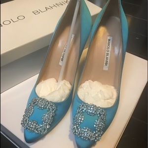 Manolo Blahnik Hangisi/105